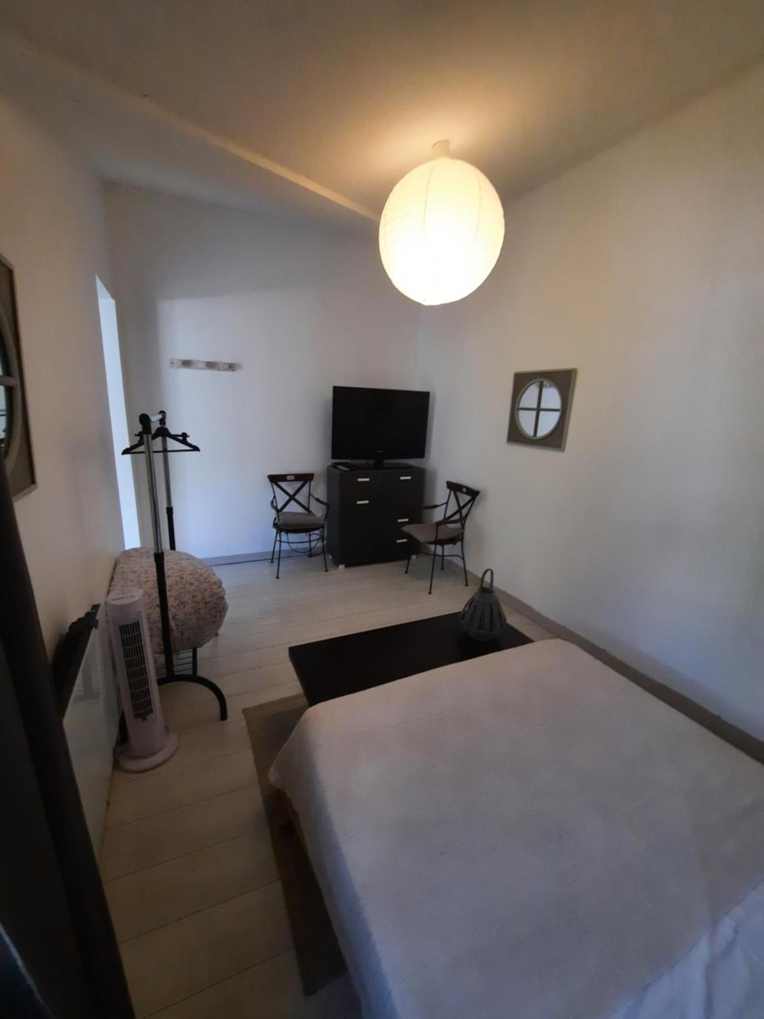 Maisonnette charmante avec piscine privative La Garde  Esterno foto